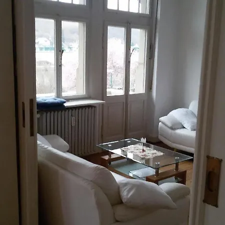 In Einem Historischen Gebaeude Mit Balkon Und Blick Auf Mosel Lejlighed Zell