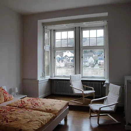 In Einem Historischen Gebaeude Mit Balkon Und Blick Auf Mosel *
