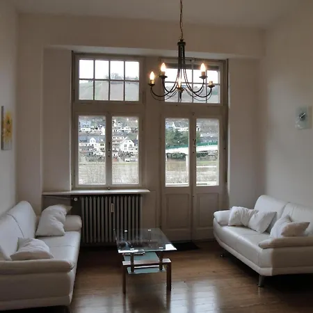 In Einem Historischen Gebaeude Mit Balkon Und Blick Auf Mosel