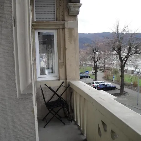 In Einem Historischen Gebaeude Mit Balkon Und Blick Auf Mosel