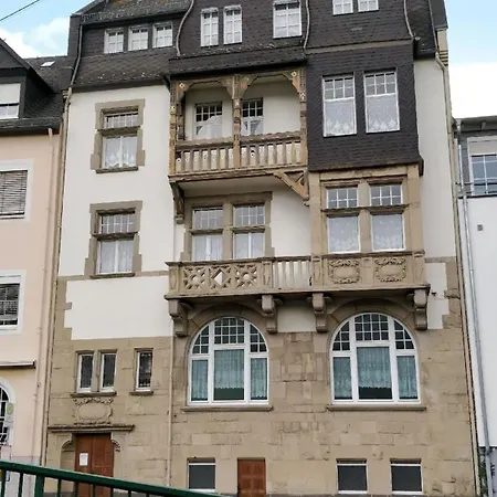 Lejlighed In Einem Historischen Gebaeude Mit Balkon Und Blick Auf Mosel Zell