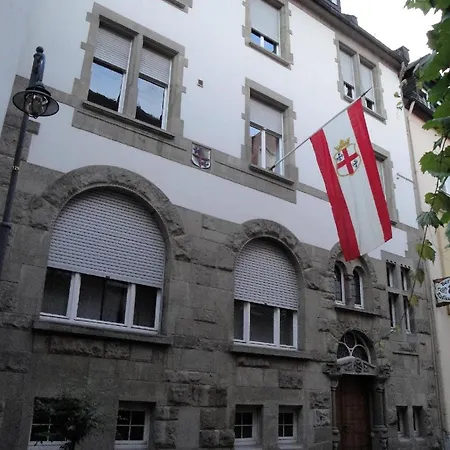 In Einem Historischen Gebaeude Mit Balkon Und Blick Auf Mosel Lejlighed Zell